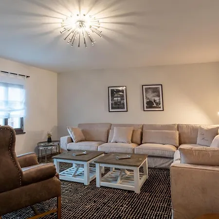 아파트 Suite Home Apartments *