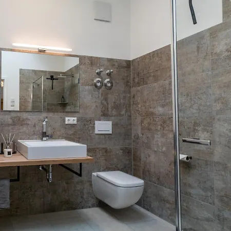 Suite Home Apartments *