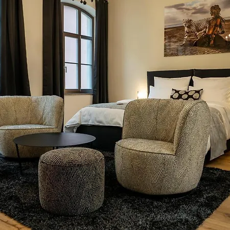 Suite Home Apartments فايمر