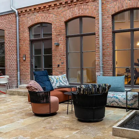 Suite Home Apartments *