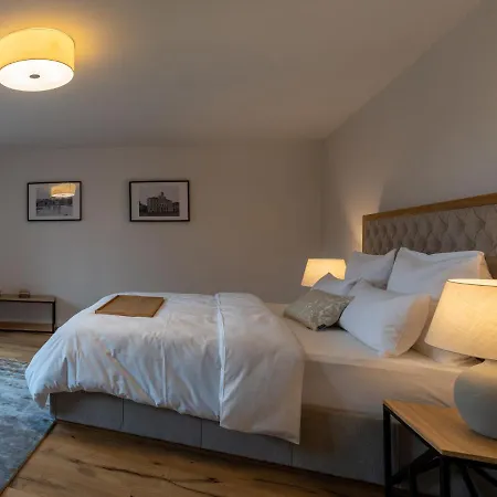 아파트 Suite Home Apartments