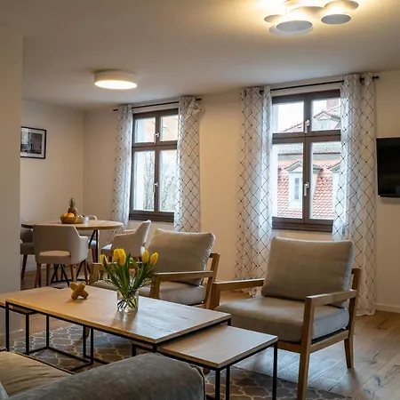 아파트 Suite Home Apartments *