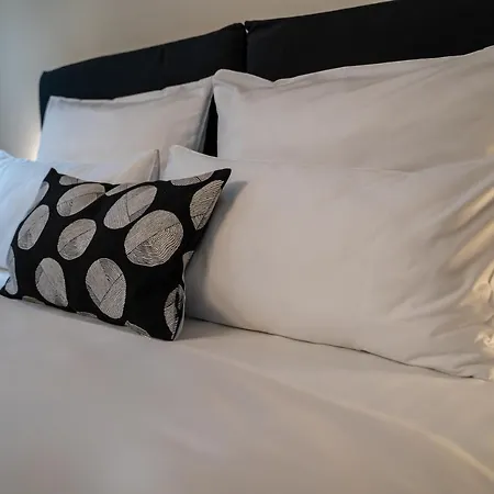 Suite Home Apartments 아파트 *