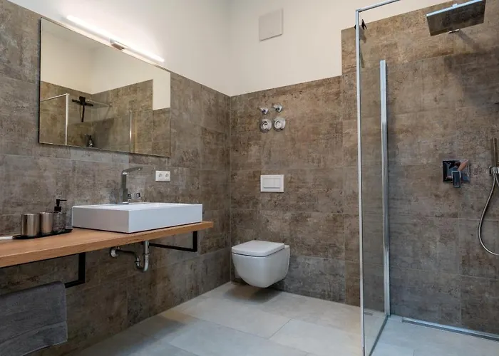 Suite Home Apartments アパート