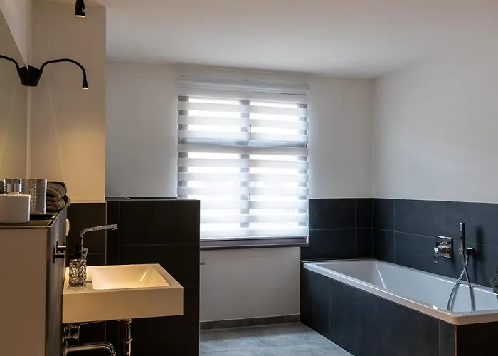 Suite Home Apartments فايمر